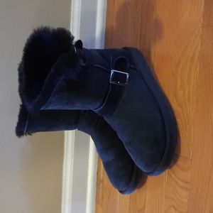 Black knock-off ugg boots
